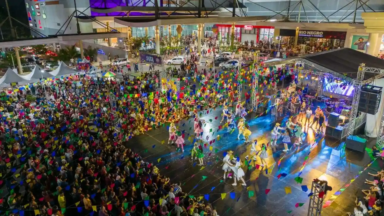 Momentos culturais no Arraial da Alegria