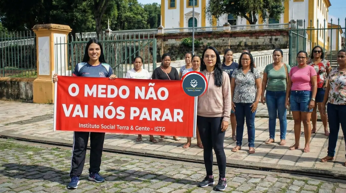 Mulheres do ISTG e comunidades durante a caminhada