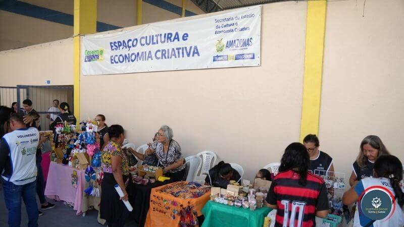 Público presente na Feira de Economia Criativa
