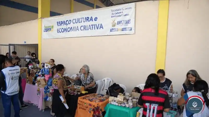 Público presente na Feira de Economia Criativa