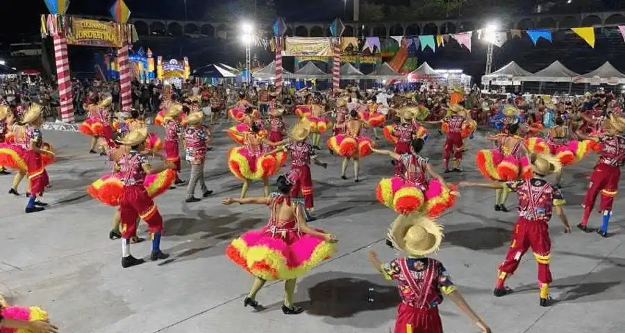Danças folclóricas e expressões culturais no evento